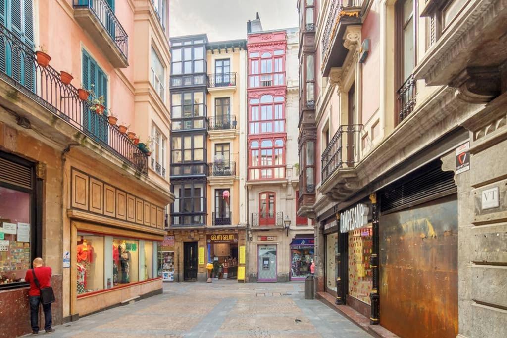 Casco Viejo Junto A La Plaza Nueva Y Unamuno *